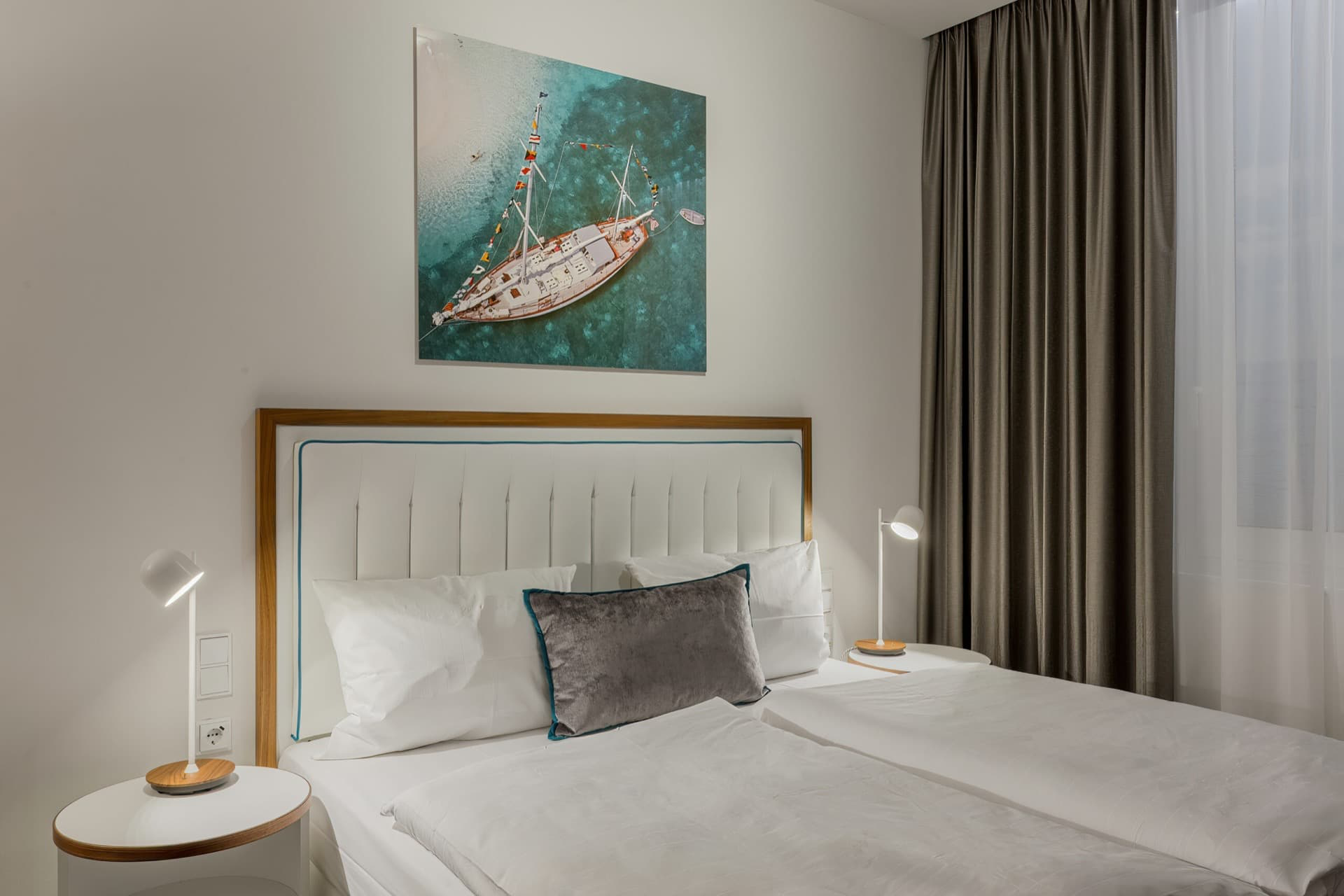 Zimmer mit Bett im MOA Berlin